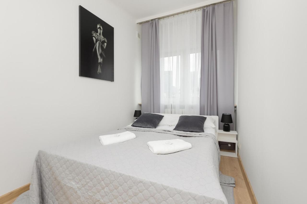 Cozy In The City Center Mazowiecka By Renters Apartment