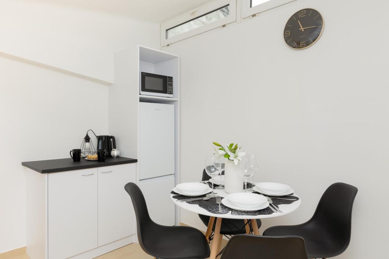 Cozy In The City Center Mazowiecka By Renters Warschau