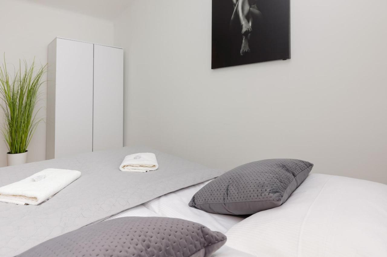 Apartment Cozy In The City Center Mazowiecka By Renters