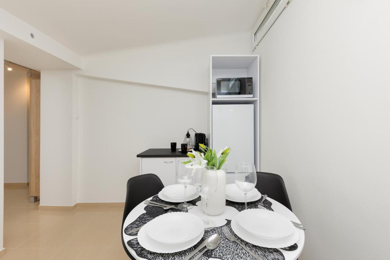 Cozy In The City Center Mazowiecka By Renters Apartment *