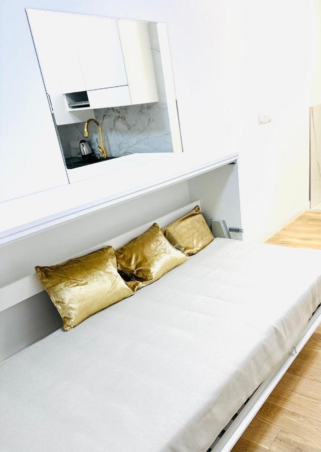 Luxury Iris Apartment *