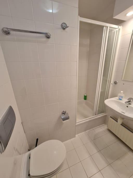 10q - Z6 605 Apartment *
