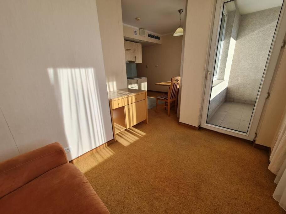 Apartamento 10q - Z6 505 *