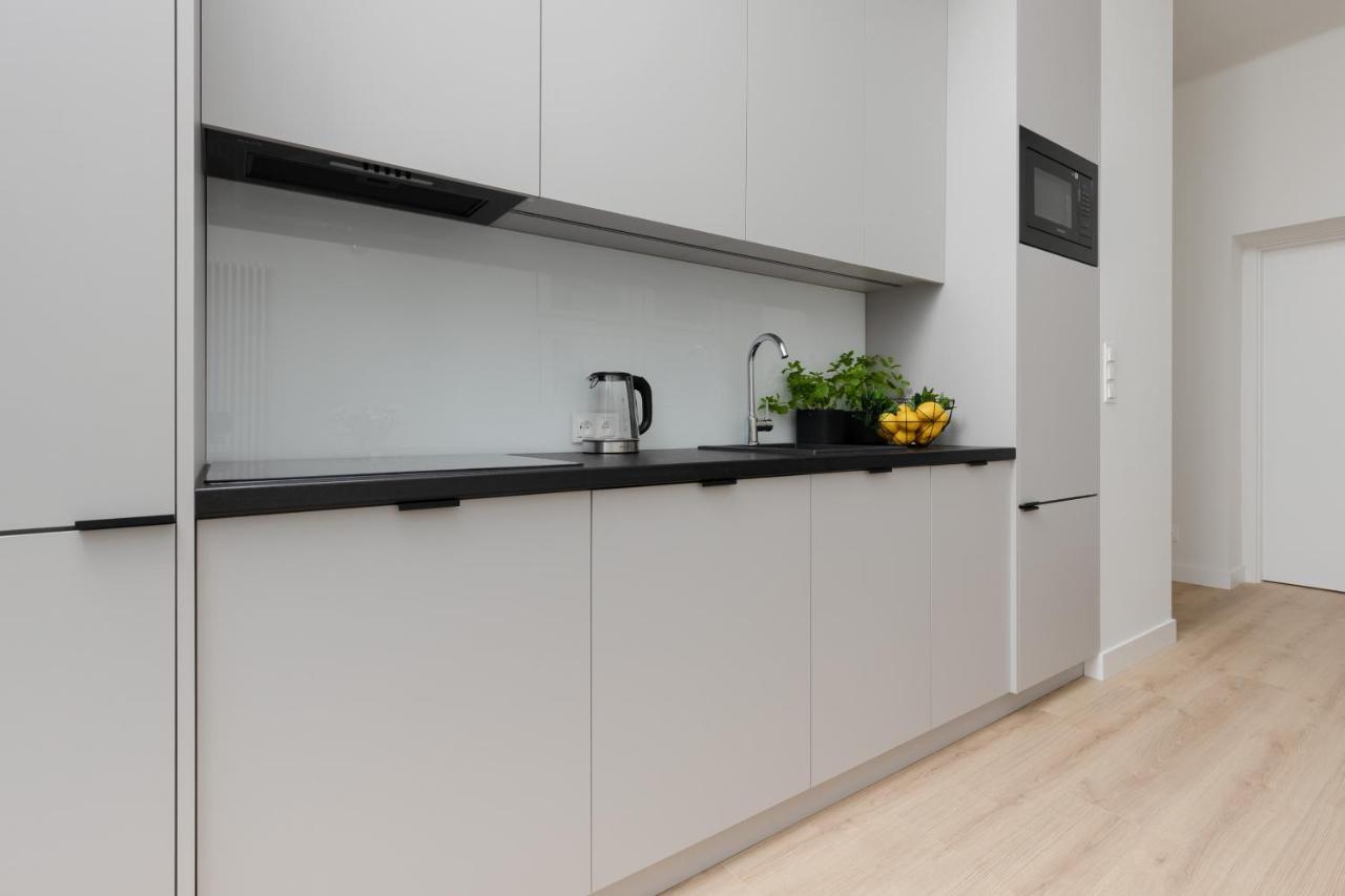 Spacious With Panoramic View Of By Renters Apartment *
