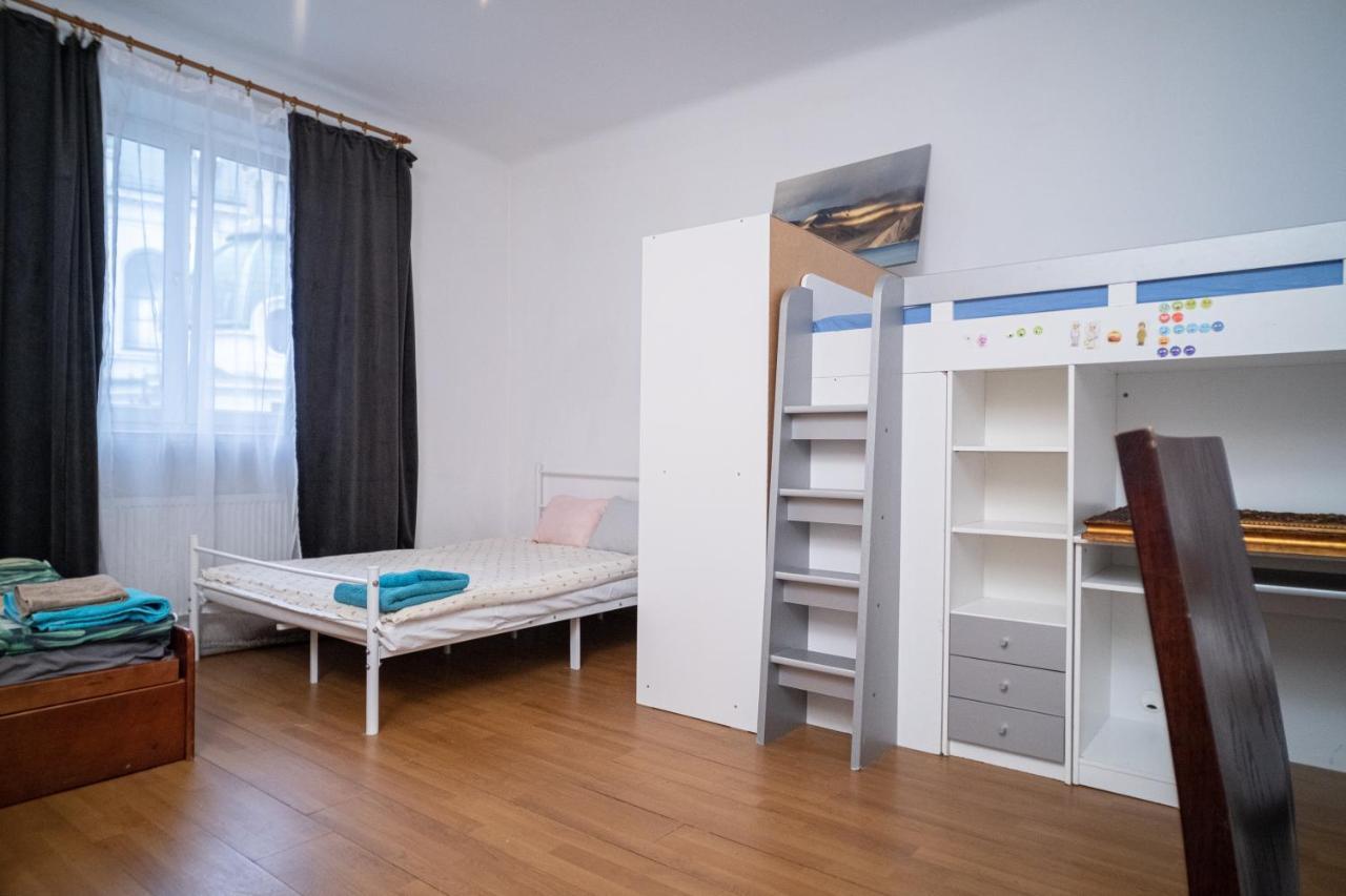 5 Near Metro Politechnika Dnf Apartment *