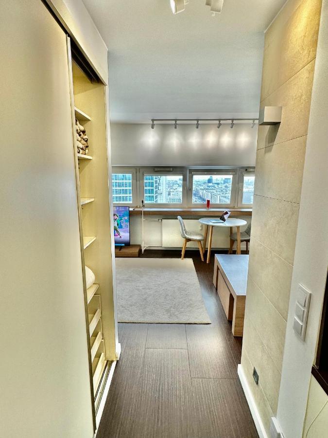 Metro X2 Fast Wifi 400 Mbs 70'tv Netflix Hbo Max Appletv+ Disney+ Apartament Warszawa