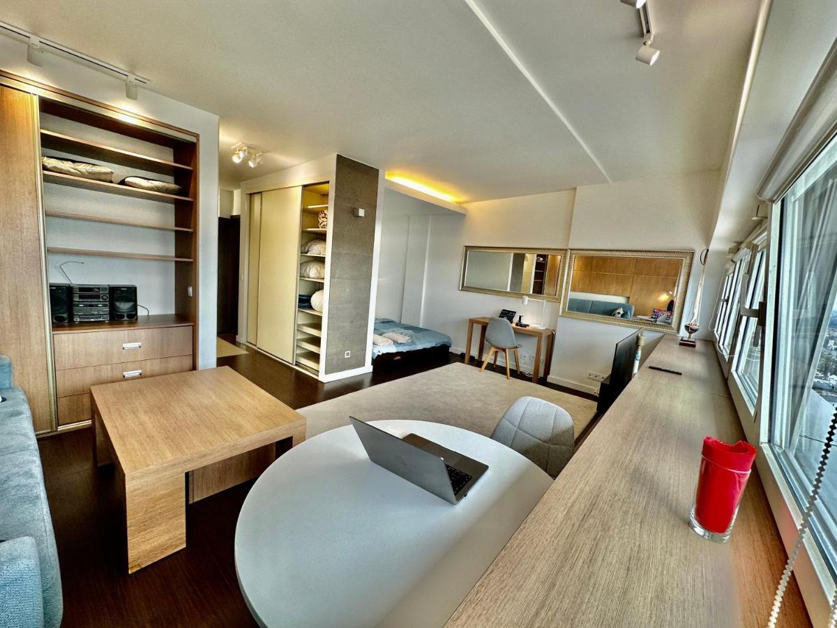 Metro X2 Fast Wifi 400 Mbs 70'tv Netflix Hbo Max Appletv+ Disney+ Apartament Warszawa