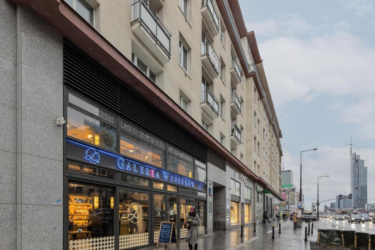 Spacious With Panoramic View Of By Renters Apartment