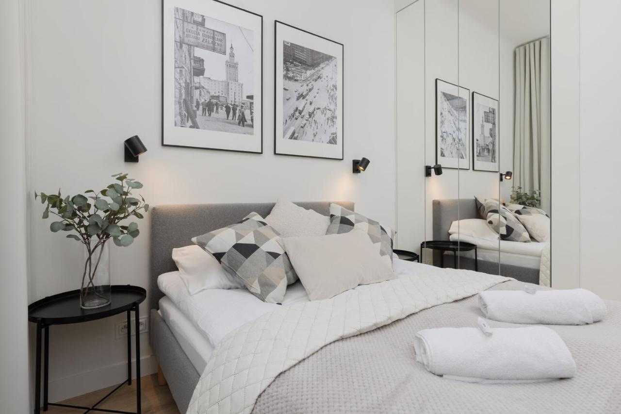 Spacious With Panoramic View Of By Renters Apartment