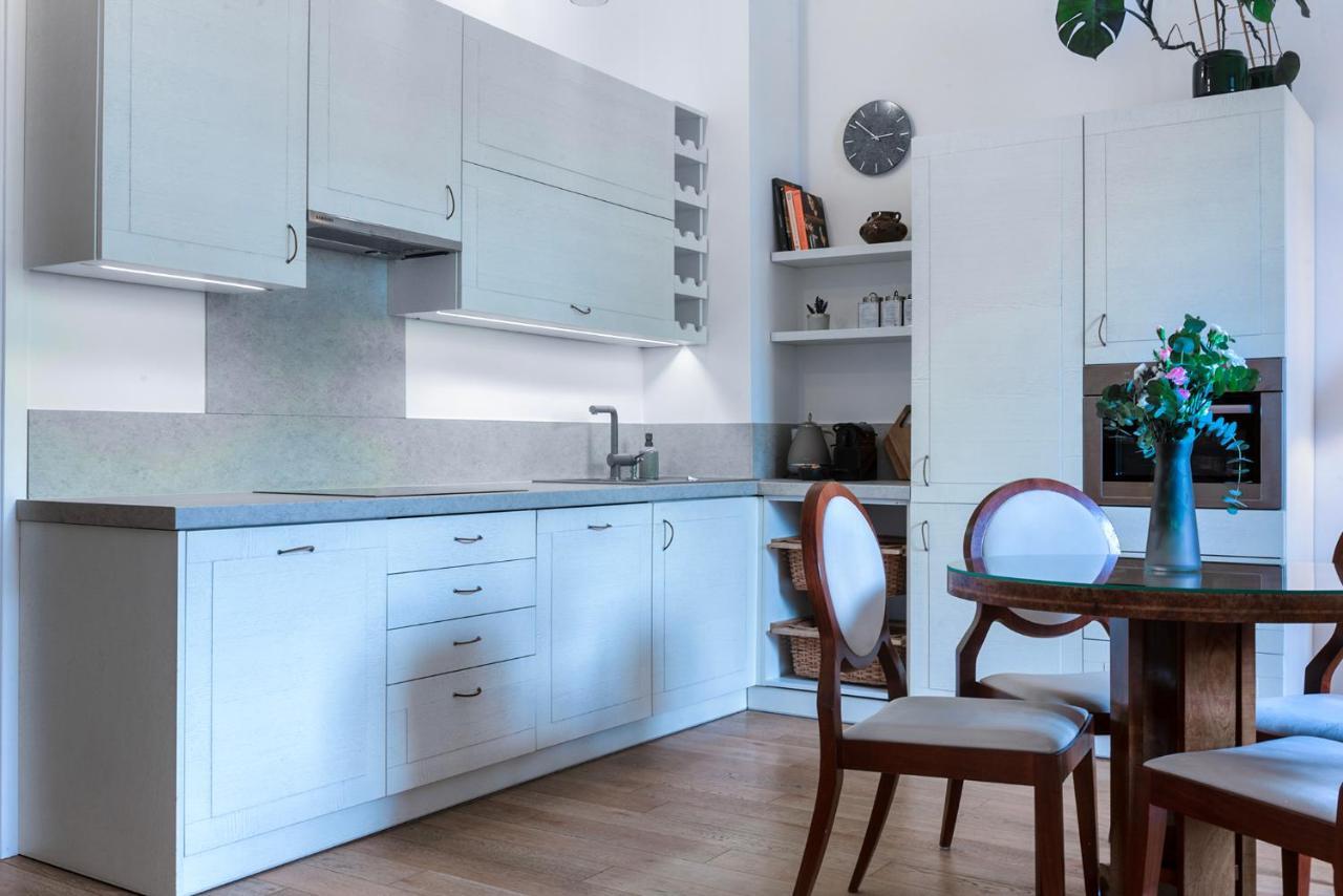 Grand Theatre Premium Apartment. Super Central. *