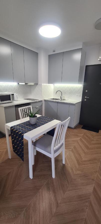 Bohema Praga - New Lux Near Metro And With Bedroom Warsaw