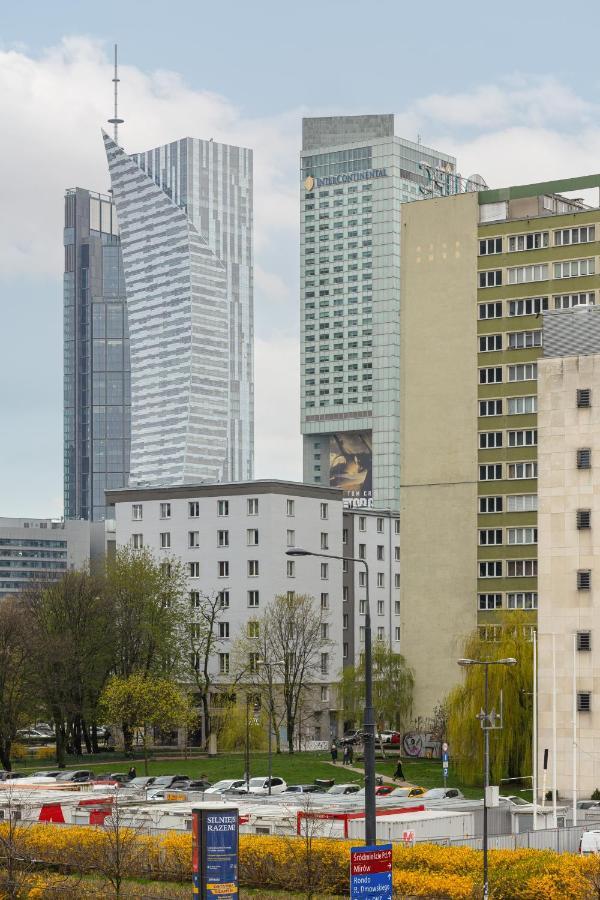 Marszalkowska 140 In The Center Of By Renters Apartment *