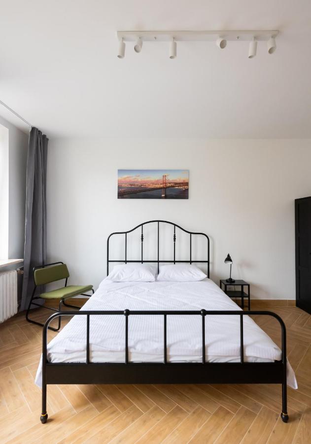 Marszalkowska White & Black Apartment *