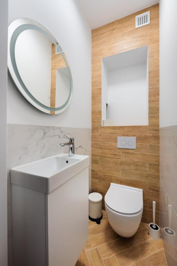 Marszalkowska White & Black Apartment Warsaw