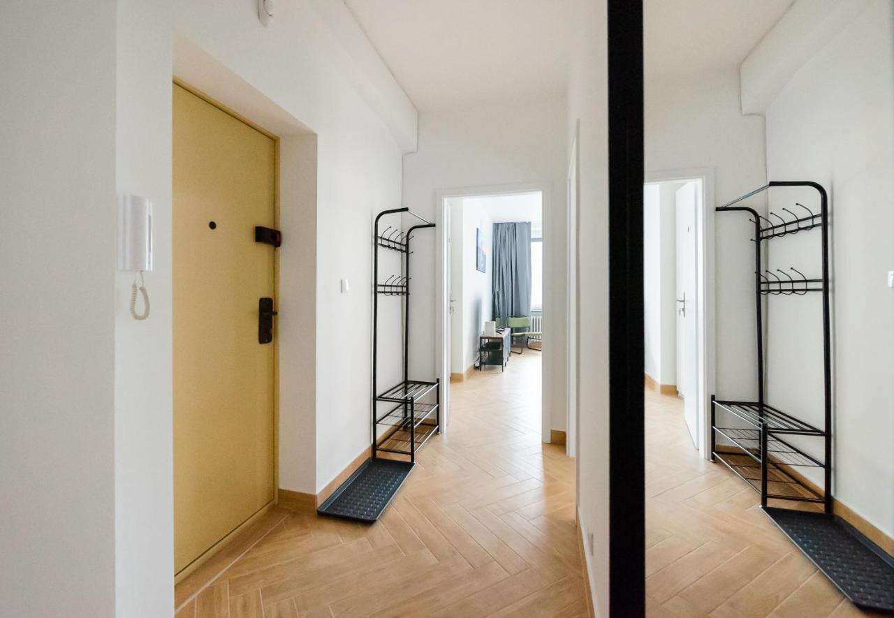 Apartment Marszalkowska White & Black Warsaw