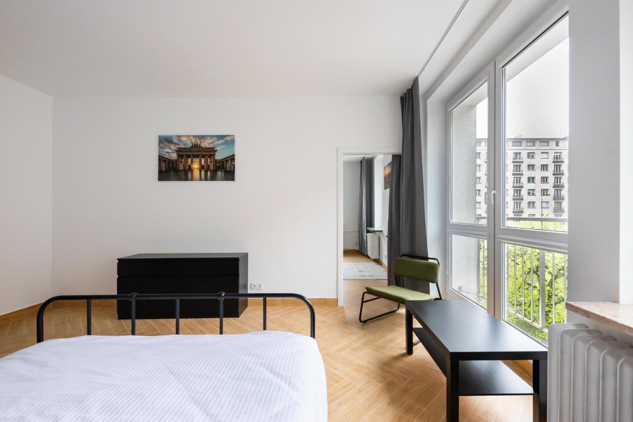 Marszalkowska White & Black Apartment