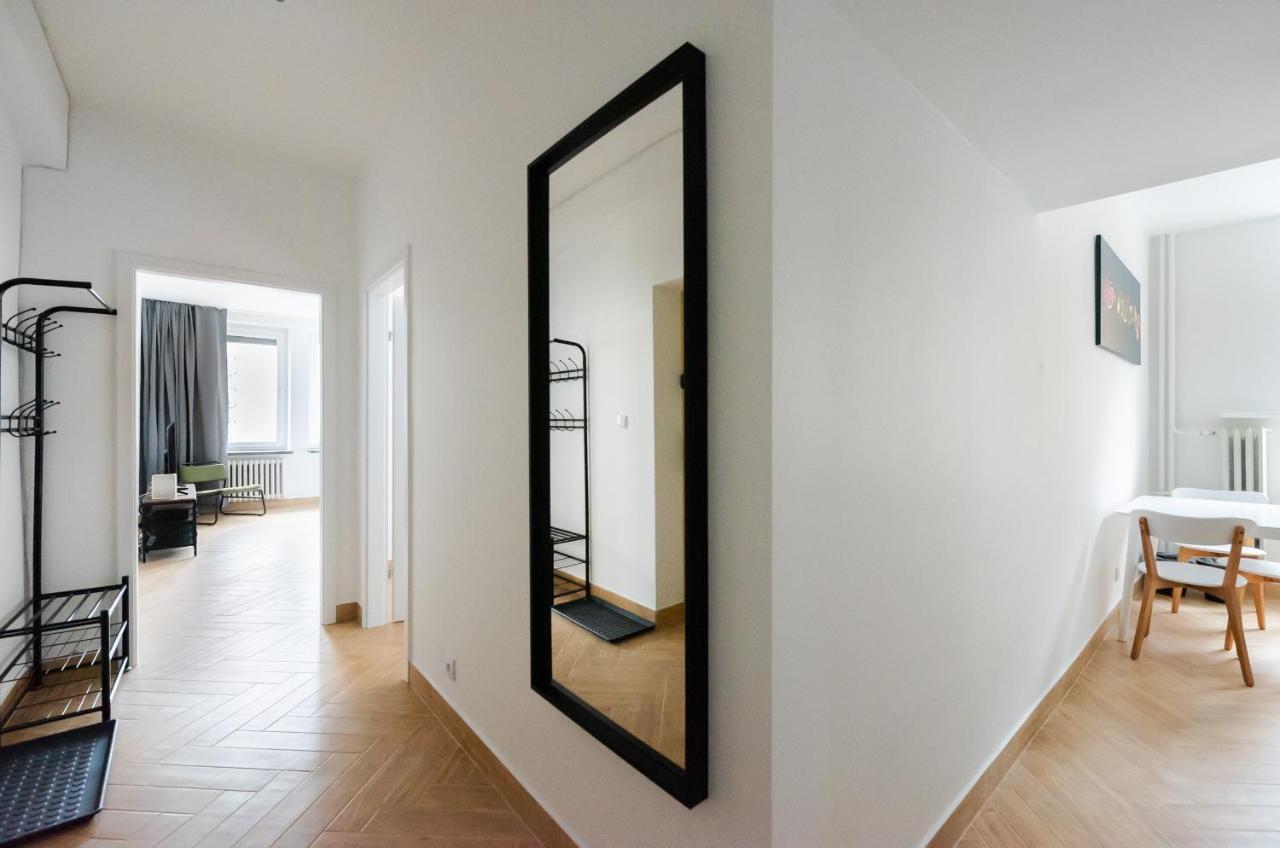 Apartment Marszalkowska White & Black Warsaw