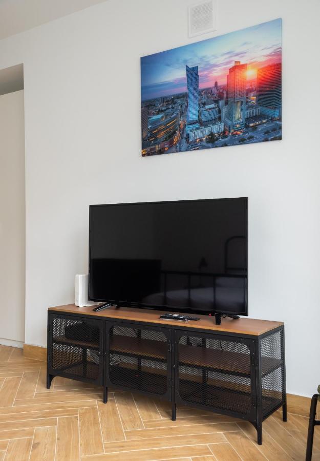 Marszalkowska White & Black Apartment Warsaw