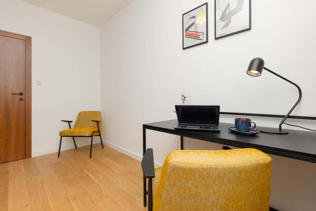 Trendy & Spacious 3-room Wilanow By Renters Apartment