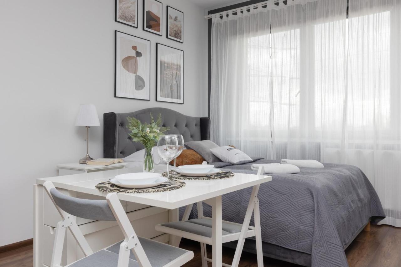 Comfy & Trendy Studio Wola By Renters Apartment *