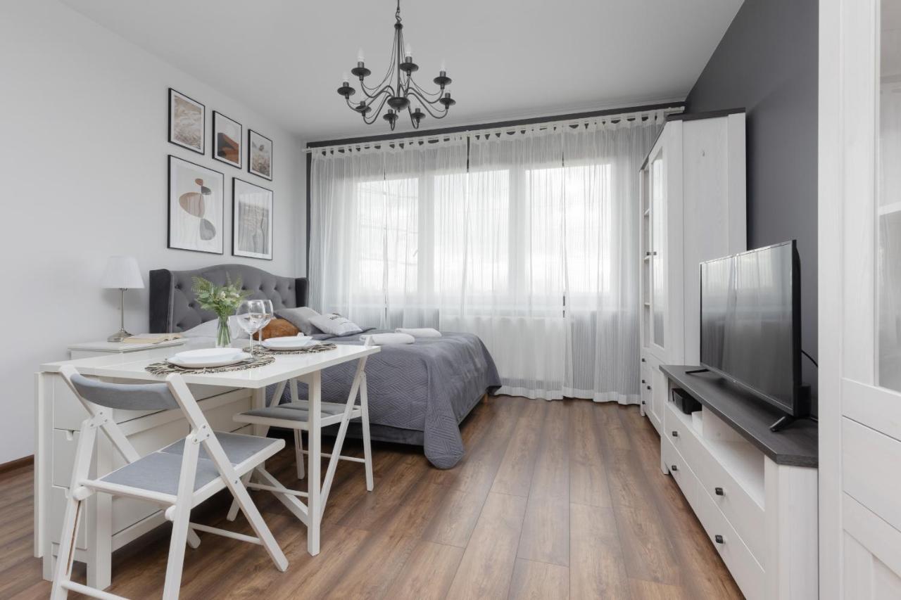 Comfy & Trendy Studio Wola By Renters *