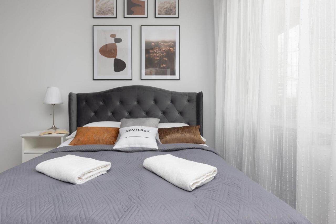 Comfy & Trendy Studio Wola By Renters Apartment