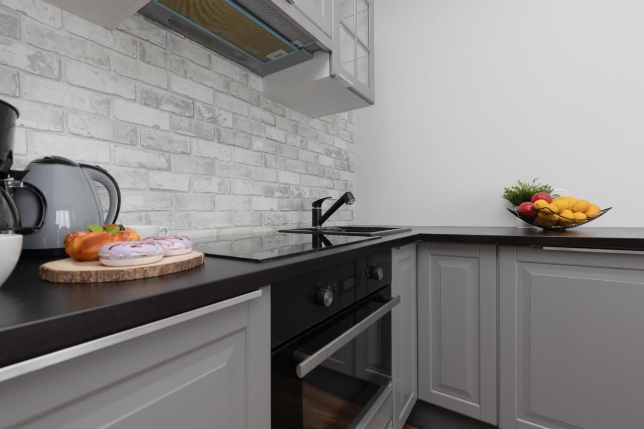 Comfy & Trendy Studio Wola By Renters Apartment