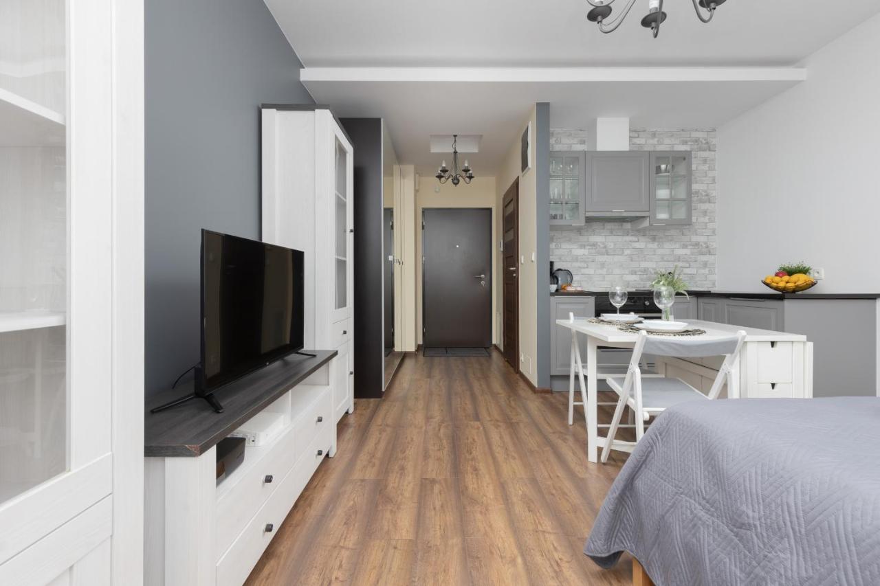 Apartment Comfy & Trendy Studio Wola By Renters Warschau