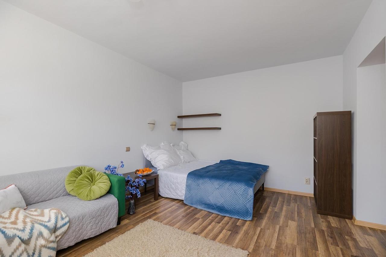 Apartment With Friends In