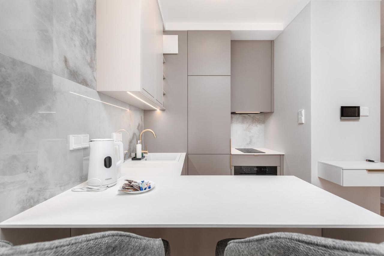 Apartment Aleja Solidarnosci 60b *