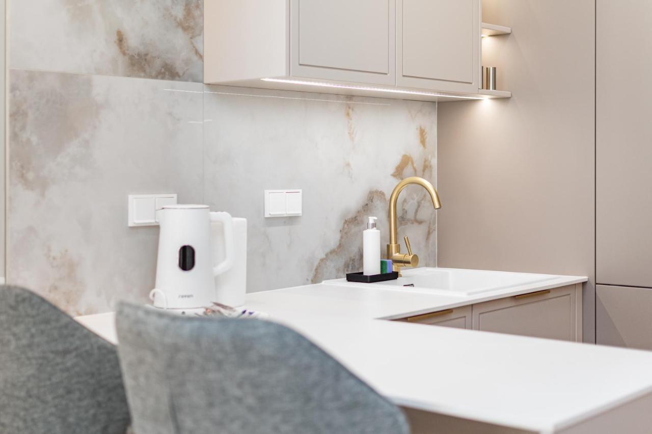 Apartment Aleja Solidarnosci 60b Warschau