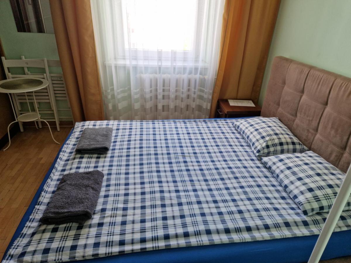 Niebieski Meander Blisko Metra *