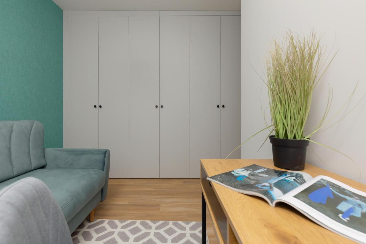 Habicha Three-room With Parking By Renters *