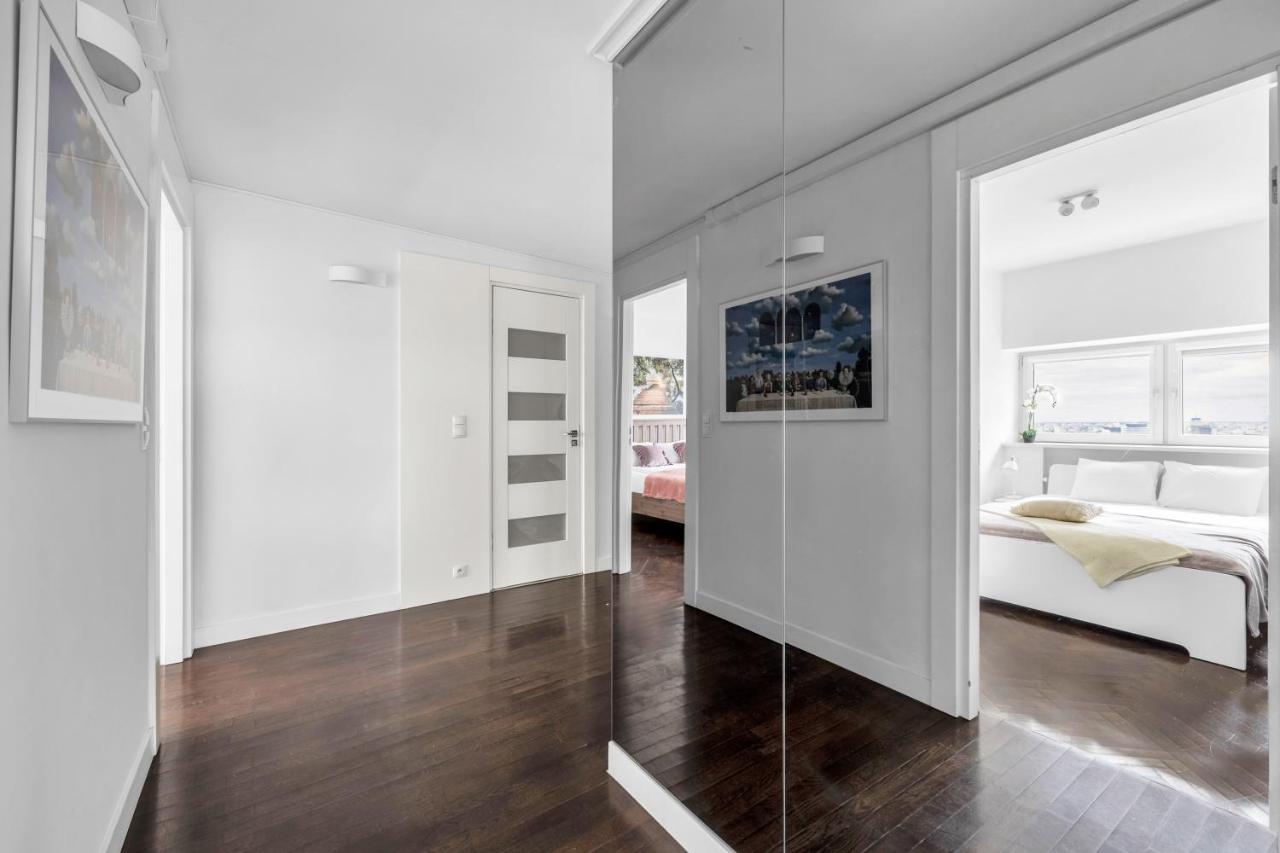 23rd Floor 3br With Views Of Apartment *
