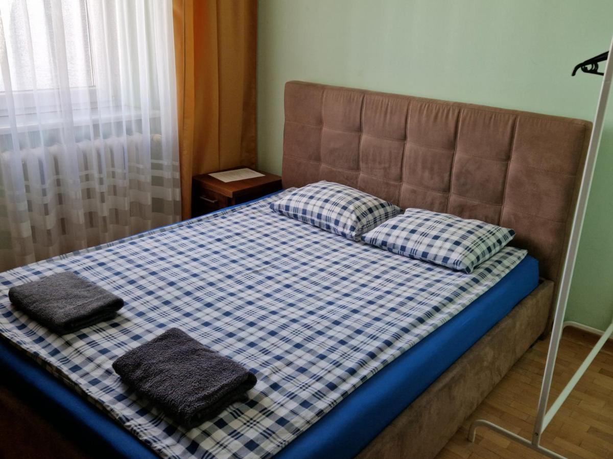 Niebieski Meander Blisko Metra Nhà trọ