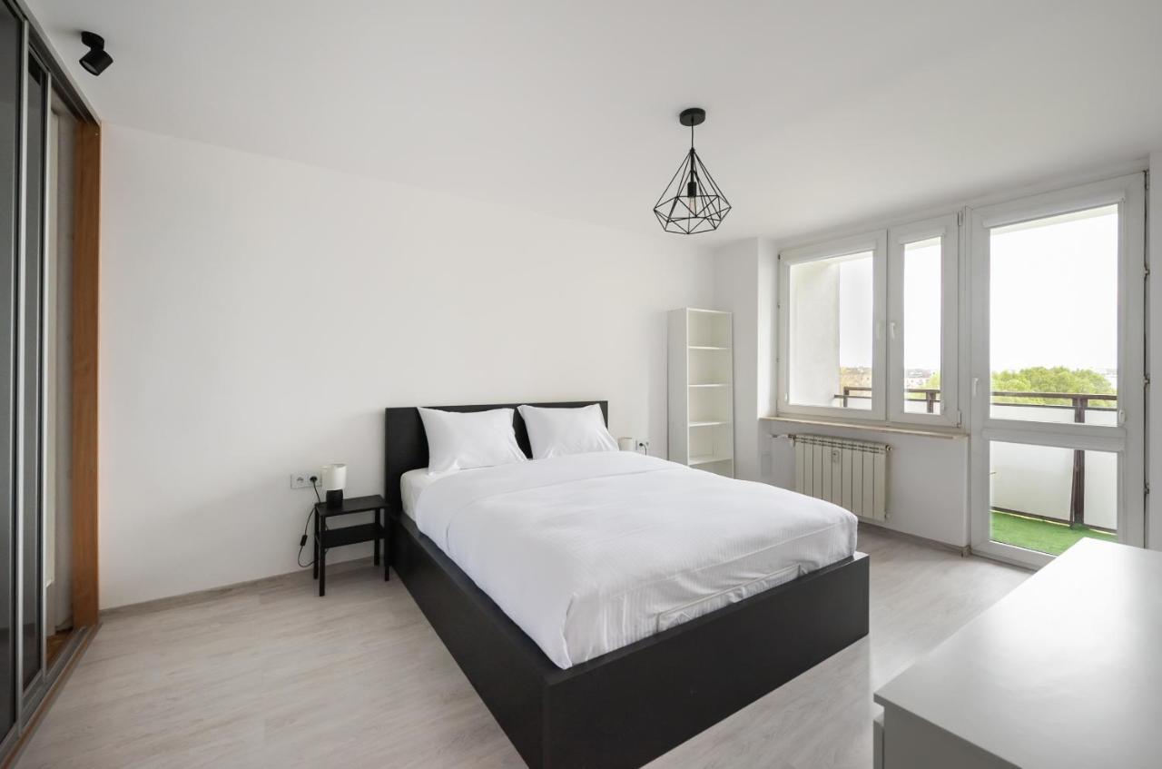 Witolinska White & Black