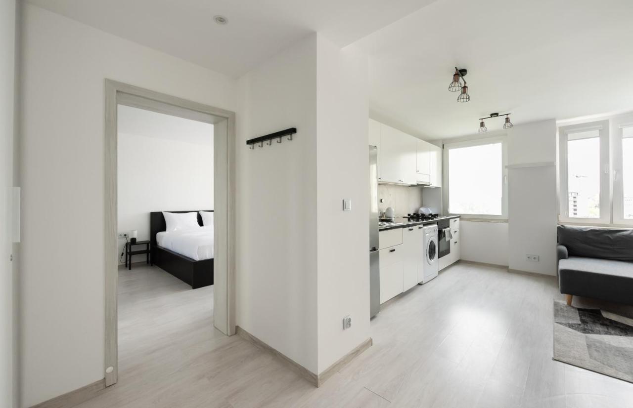 Witolinska White & Black