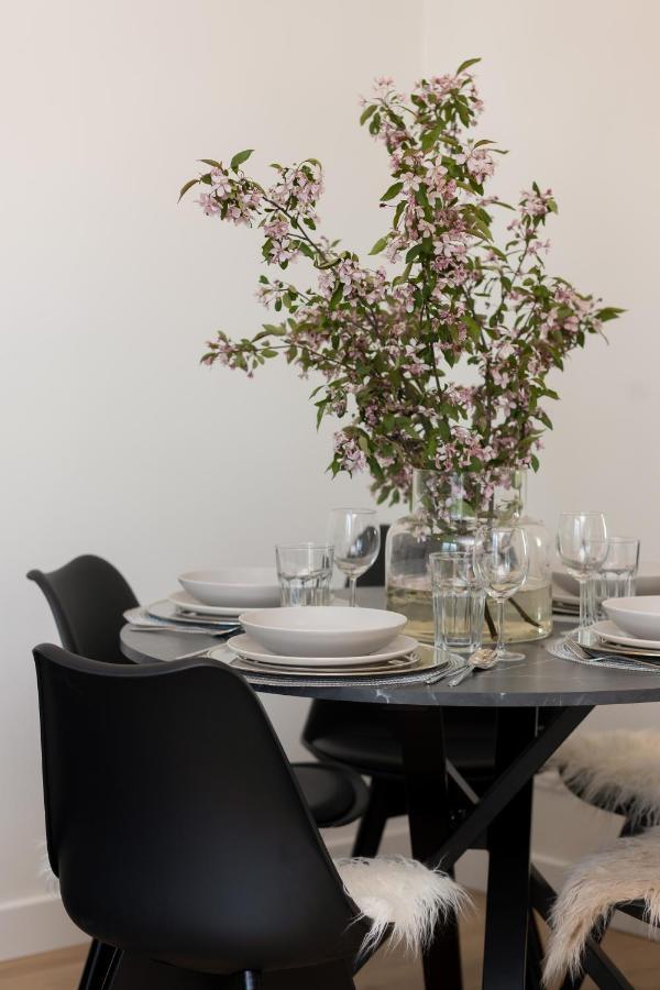 Fashionable Center By Renters Apartment