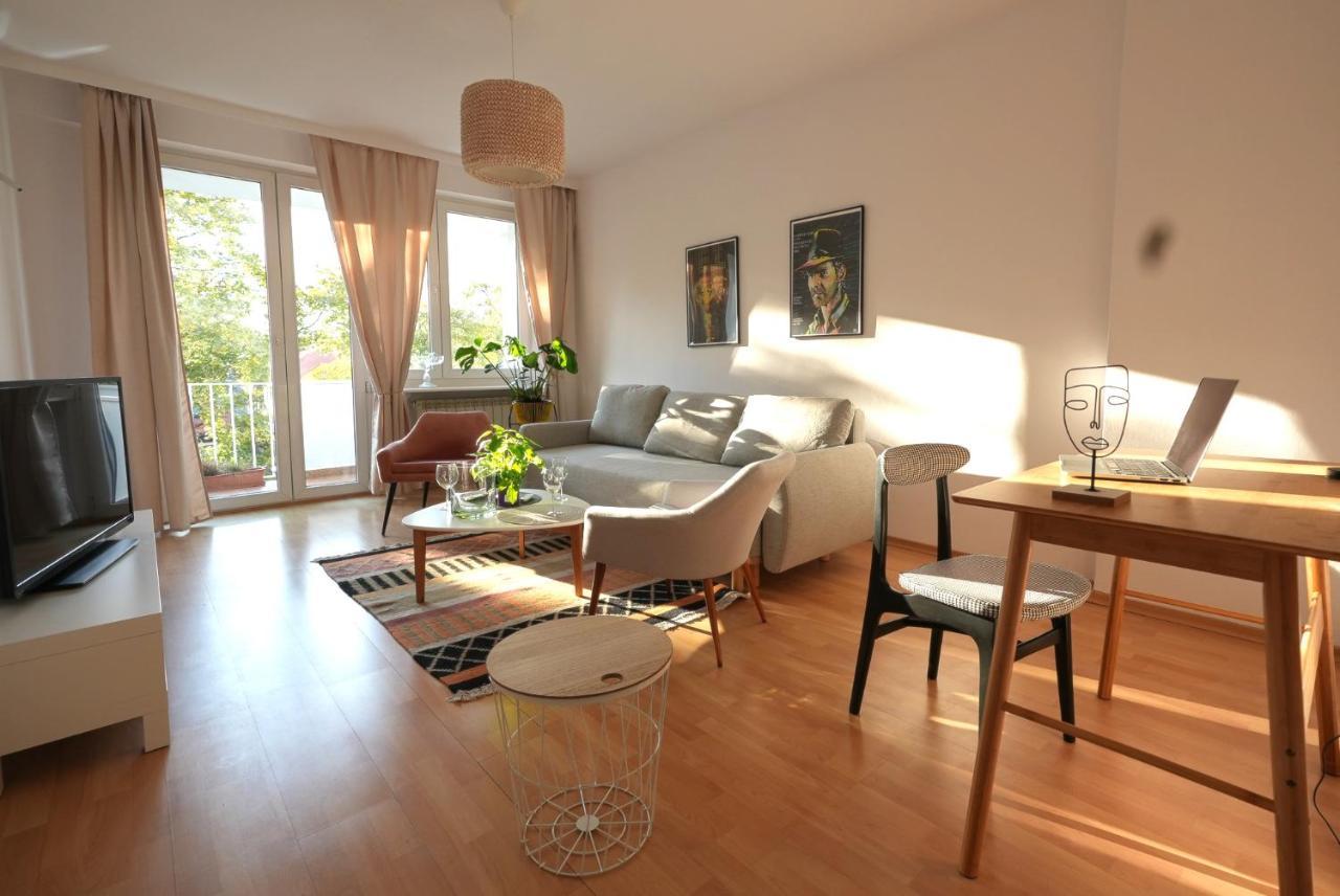 Spacious, Quiet And Bright Apartment, Close Center, Parking, Air-conditioned Warszawa