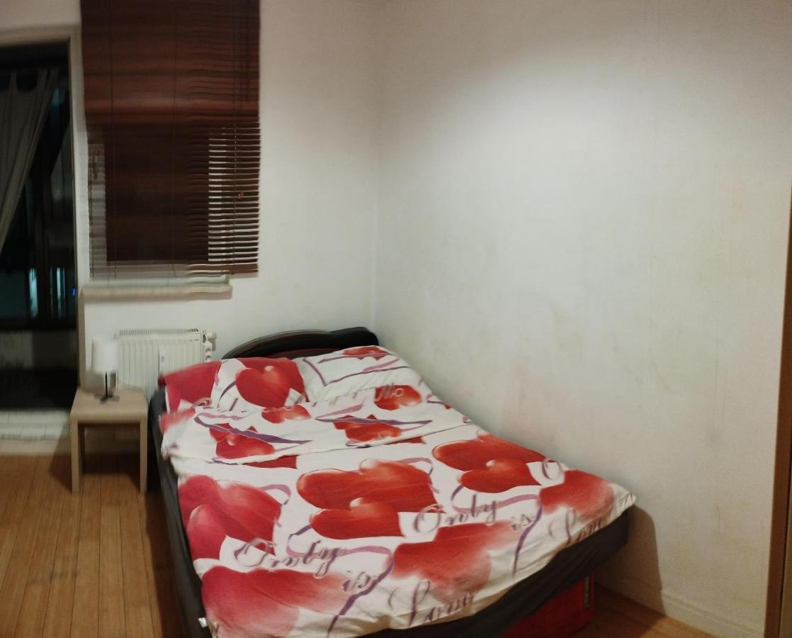 Valda ,pokoje Przy Trasie Torunskiej Privatunterkunft *