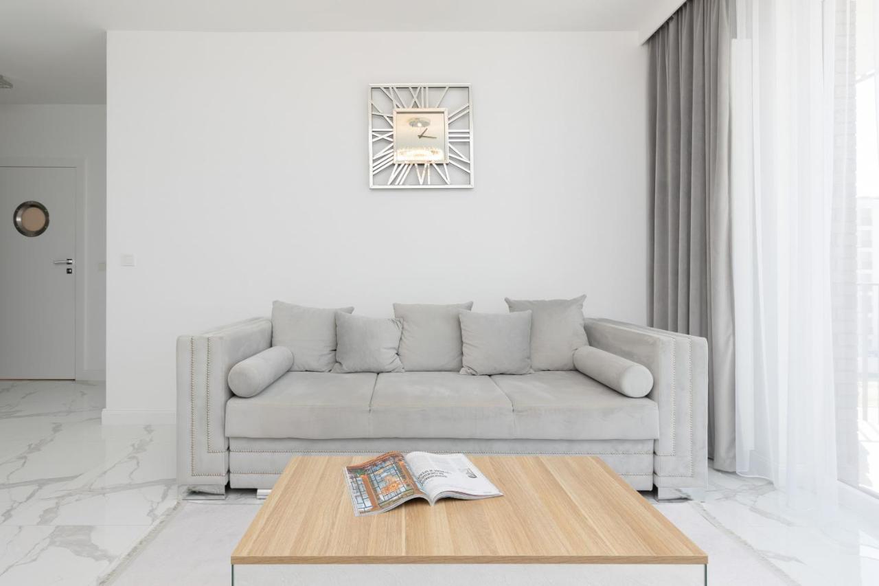 Praga Arte With Parking & Balcony By Renters Apartament *