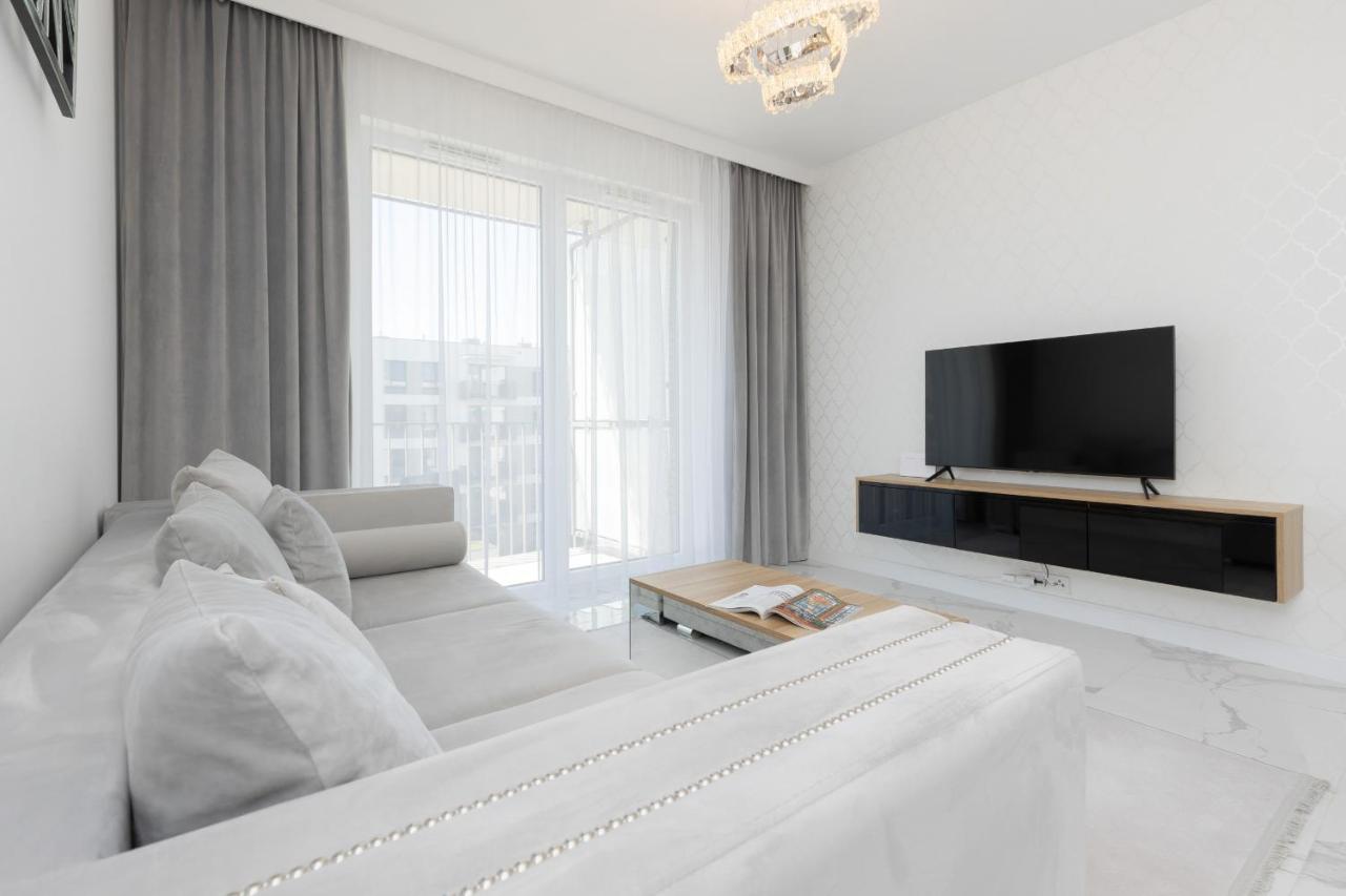 Praga Arte With Parking & Balcony By Renters Apartament *
