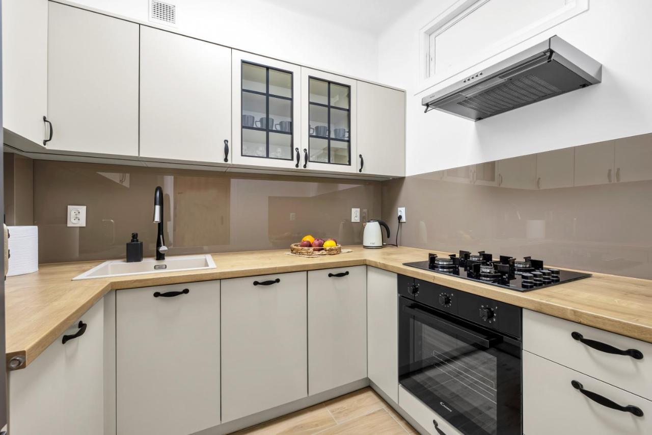 Apartment Unique Old Town 2br Stara 7