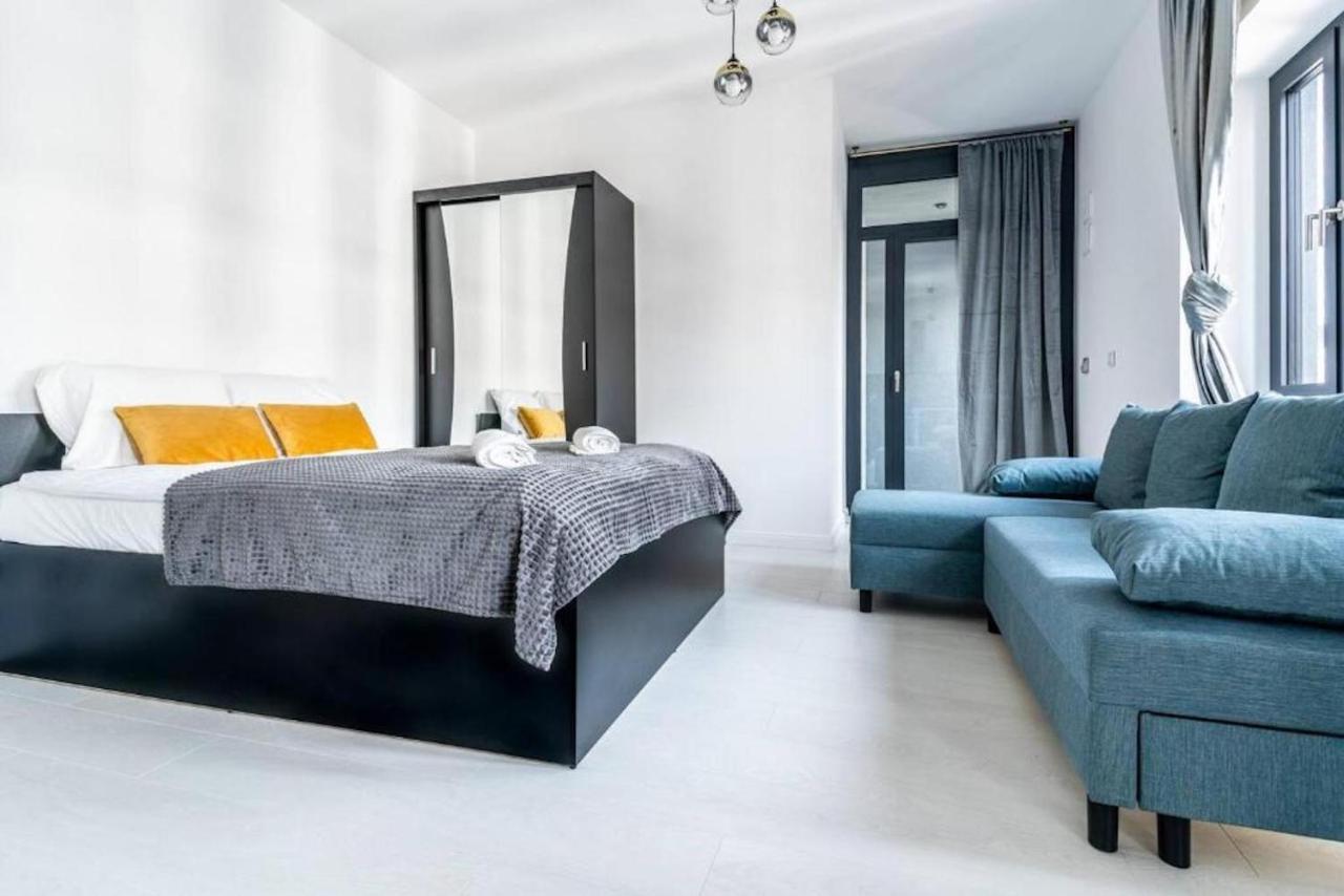 Stylish In Luxury Building- Browary- Location- Center- Kroch