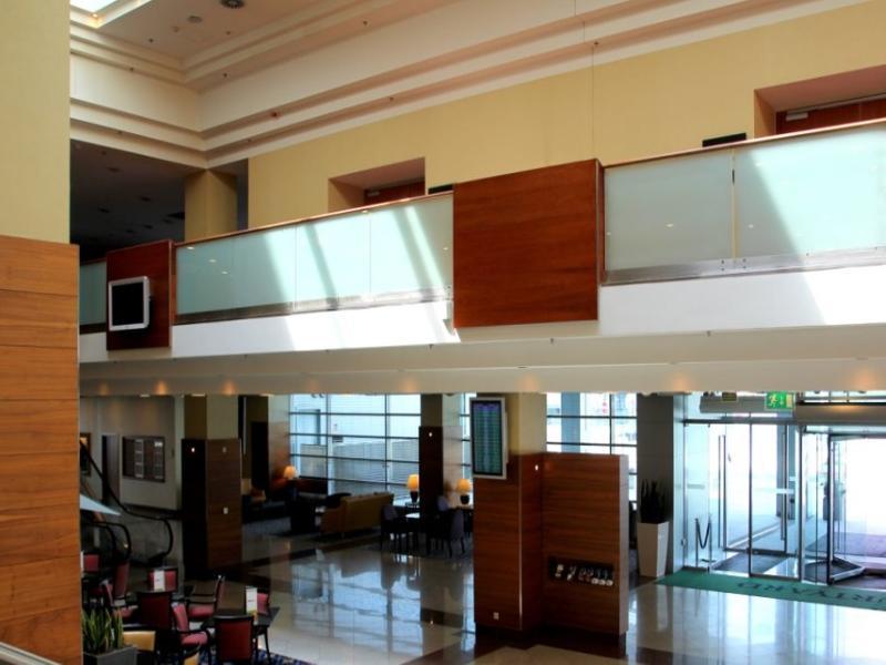 Courtyard By Marriott Airport