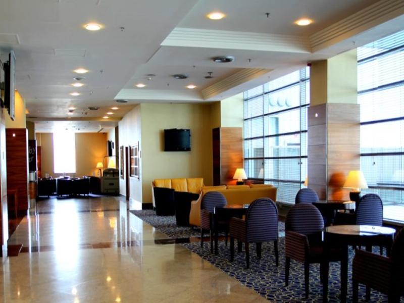 Courtyard By Marriott Airport 4* Warsaw