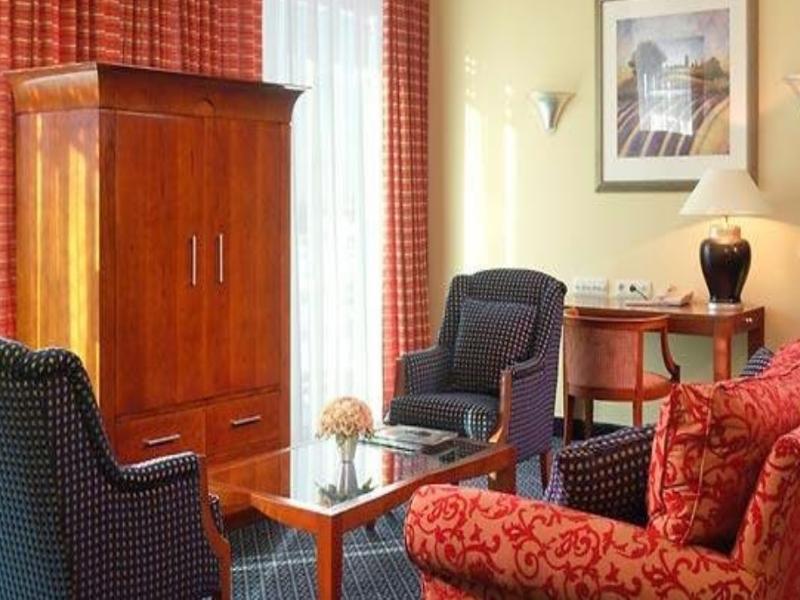 Courtyard By Marriott Airport 4* Warsaw