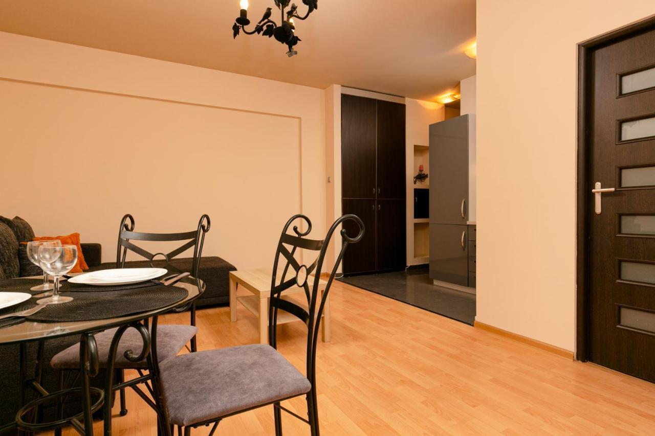 Apartment Wola With Balcony & Close To Metro By Renters Warsaw