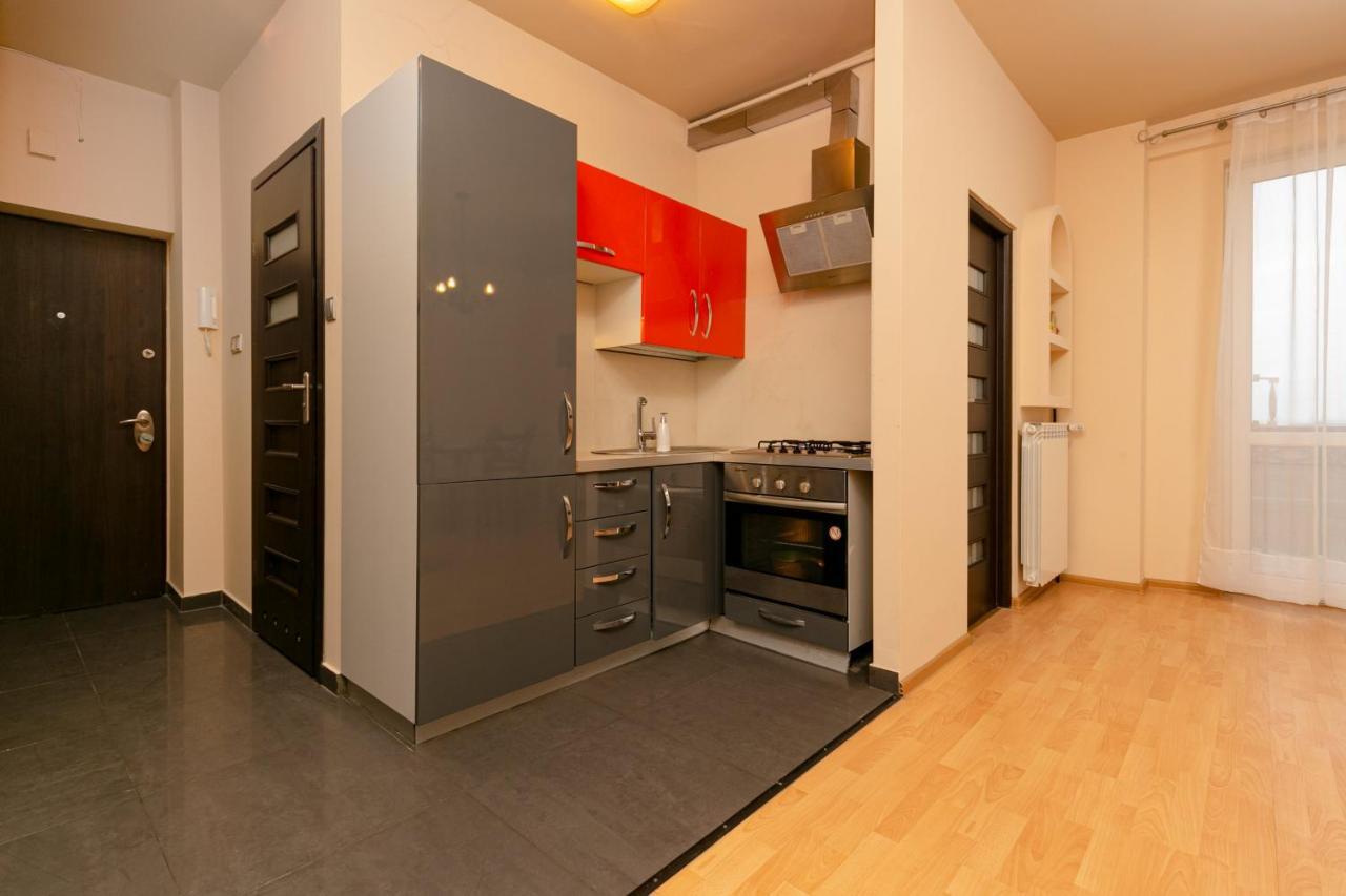 Apartment Wola With Balcony & Close To Metro By Renters Warsaw
