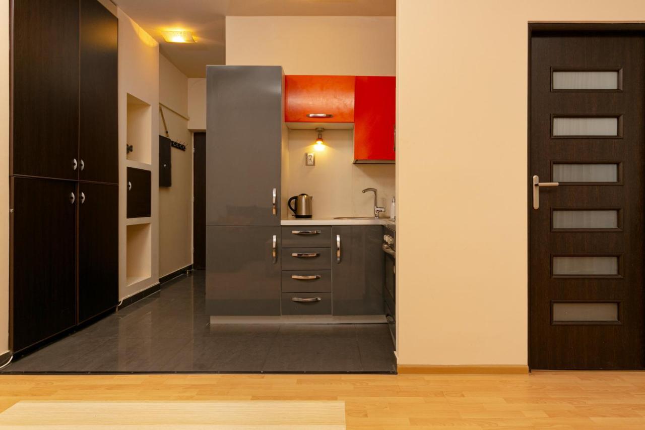 Apartment Wola With Balcony & Close To Metro By Renters